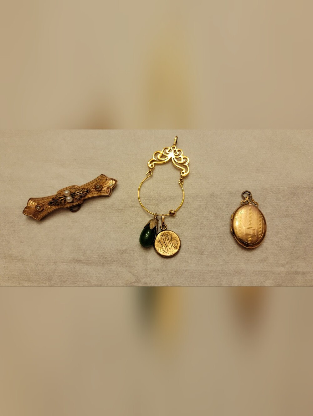 Vintage Gold-Toned Jewelry Lot - Brooch, Locket, and Pendant - Picture 7 of 7